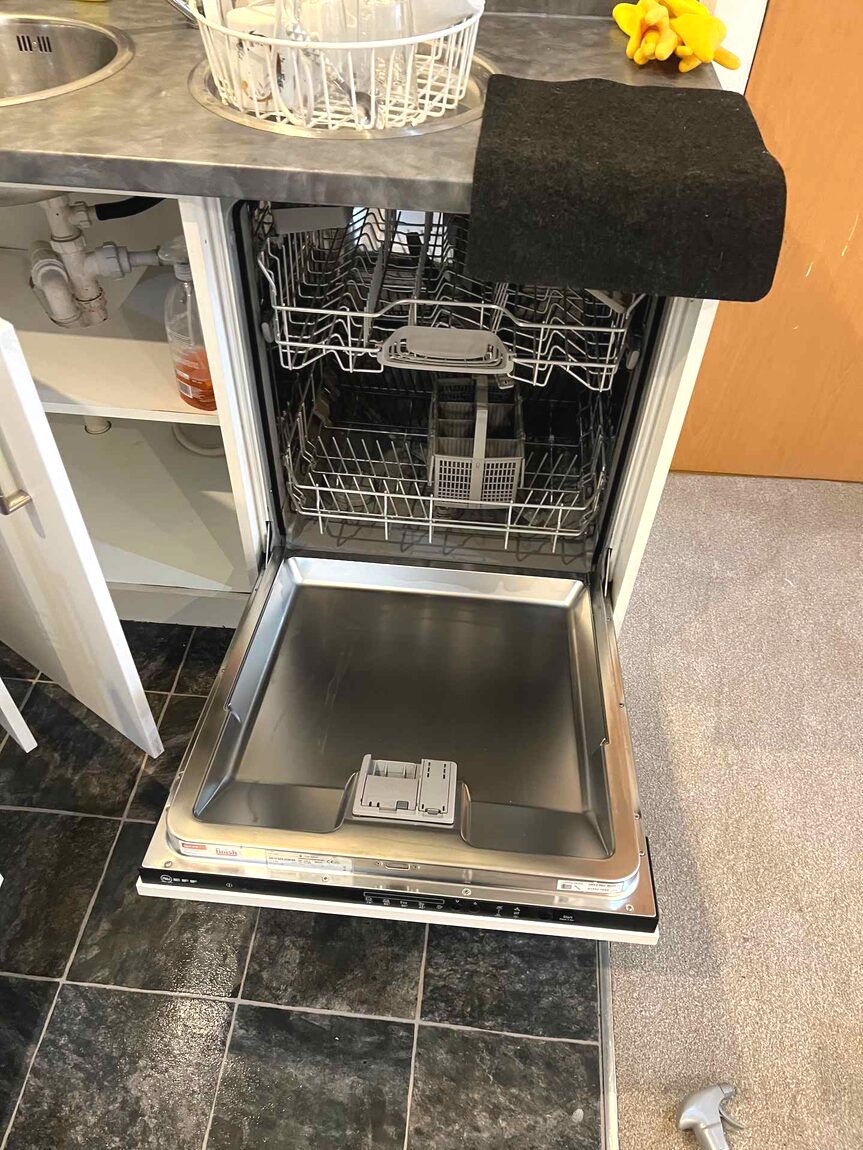Dishwasher cleaned inside and out