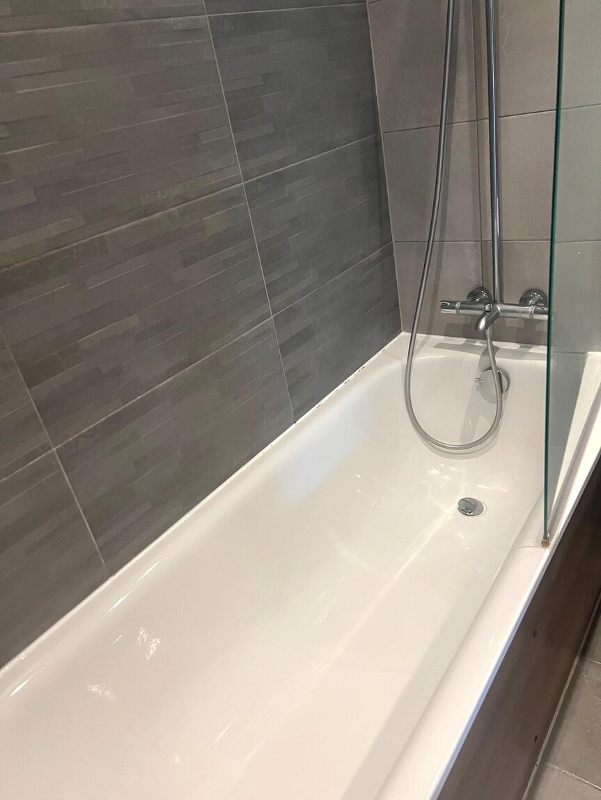 Bath and tiling cleaned