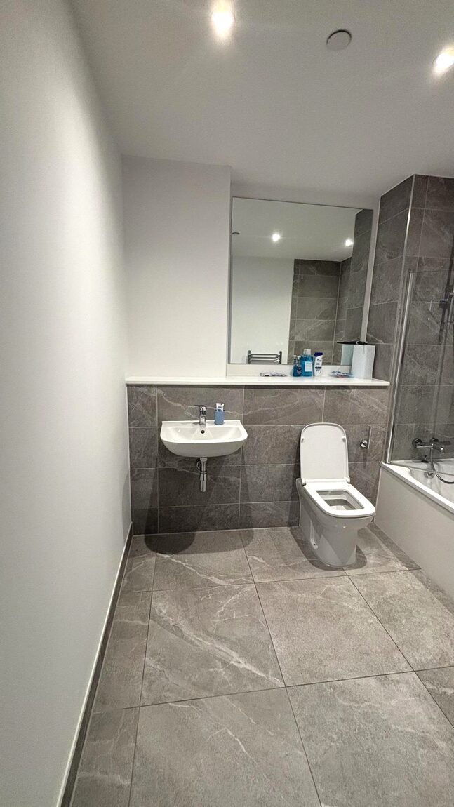 Bathroom cleaned throughout