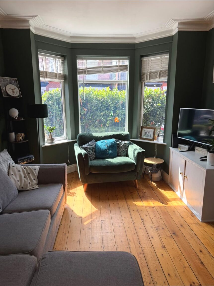 Living room cleaned, bay window