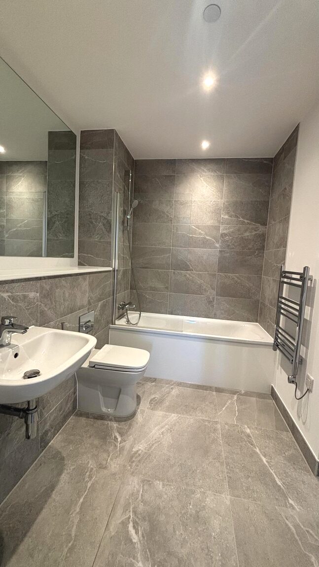 Bathroom cleaned throughout